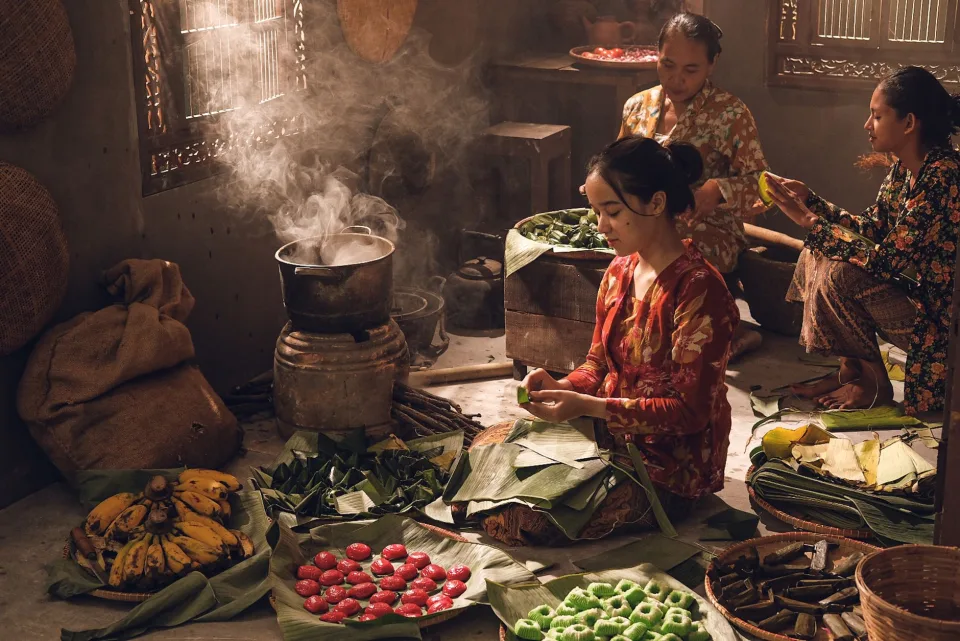 Bàn ăn tại Tư Bếp Hòa Khánh